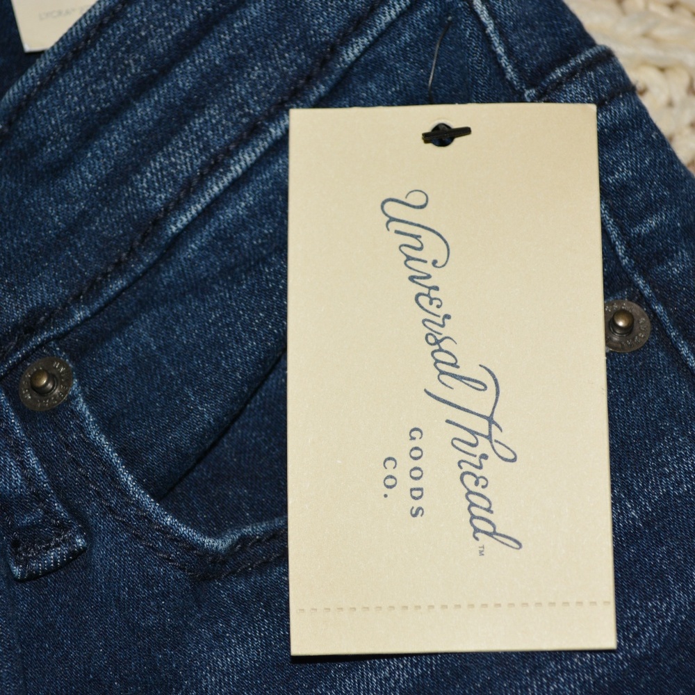 Universal Thread Shorts - Picture 4 of 5